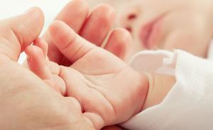 代买早饭要求被拒，上海一房东向房客1岁儿子浇开水被判死缓