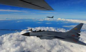 東海艦隊(duì)舉行實(shí)戰(zhàn)演習(xí)，公開殲十空中加油驚險(xiǎn)畫面