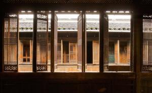瘋狂的美國女巫小鎮(zhèn)，有座原汁原味的中國徽派建筑