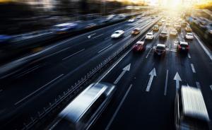 韓國明星來滬遭粉絲20輛車圍追，追星車隊曝組織和收費內幕