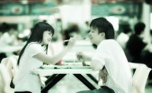 長(zhǎng)春一大學(xué)禁止男女朋友食堂互相喂飯，回應(yīng)為“防微杜漸”