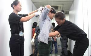 揭秘押解電信詐騙團(tuán)伙航班：“二對(duì)一”安檢，用餐無刀叉餐盤
