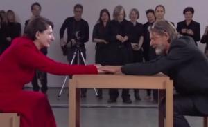 舊日行為藝術(shù)家情侶，男方因不滿(mǎn)版稅份額向女方提起訴訟