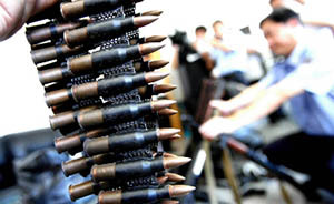 新疆奎屯市民上交子彈886發(fā)手榴彈3枚，共獲獎勵6738元