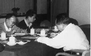 鄧力群自述：陪毛主席讀蘇聯(lián)教科書