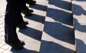 中紀(jì)委機(jī)關(guān)報(bào)刊文：?！白晕已惨暋保惨暯M來了就能坦然面對