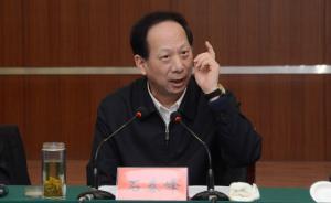 被提請任命江蘇代省長時，石泰峰曾發(fā)言自勉：敢作為，不作秀