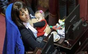 當眾哺乳不文明？看看我們認為的“文明國家”怎么做吧