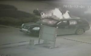 江西通報：一男子因房屋受損堵廠門索賠，車內(nèi)點燃汽油身亡