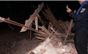 山东平邑八旬老夫妇深夜被强行拖出屋外，房子遭强拆