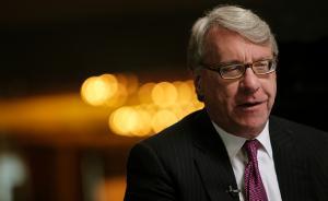 “大空头”查诺斯看空油价：趁现在多开采石油，未来不值钱