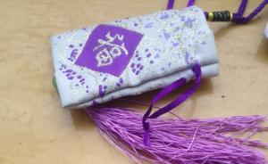 游客称青岛天后宫平安符竟写“只有SB才信”，景区展开追查