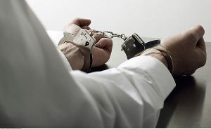 河南一煤炭局紀(jì)檢組長(zhǎng)購(gòu)彩欠債后詐騙外逃，在車(chē)間打工被抓獲