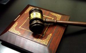 新疆夫妇申请国家赔偿三百万被驳，多次上访被控敲诈法院政府