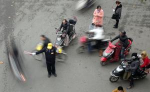 昆明协管员被授贴条权，新华社：实体正义就能取代程序正义？