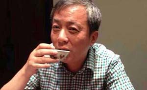 劉益謙拿雞缸杯喝了口茶，藏品入駐保稅倉(cāng)庫(kù)省4000萬(wàn)稅費(fèi)