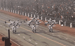 印度閱兵展示武器裝備，駱駝方陣和摩托車特技搶鏡