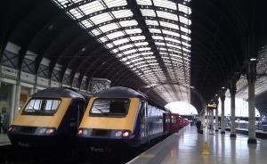 英國(guó)火車票有多貴？一小伙乘機(jī)出境再轉(zhuǎn)機(jī)回倫敦，也不坐火車