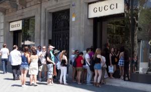 上海女子在歐洲血拼沒寄退稅單，被扣高額稅款后狀告銀行敗訴