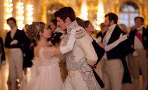 新版改編讓《戰(zhàn)爭與和平》近20年來首登英國暢銷書榜