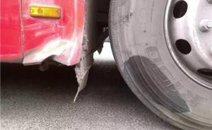 上海老太為找零搶奪方向盤，公交車撞上上街沿1人受傷