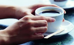 女酒托忽悠男网友喝咖啡花费近万，上海一诈骗团伙14人被捕