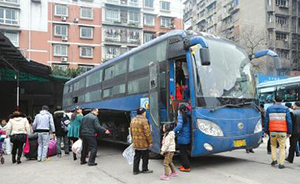 四川女子大巴上被司机袭胸，警方录6小时笔录后说不归本地管