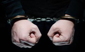 股票虧本沒錢幫家里造房，杭州小伙頭撞墻壁自殘騙母親遭搶劫