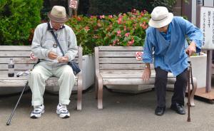 東洋白話｜老人“變壞”、“介護(hù)殺人”：長壽大國里的陰霾