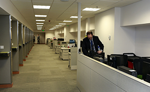 上海美領館暫停接受簽證申請，8月底赴美學生游客或受影響