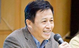 燕京学堂波折再起，北大教授指校方人员伪装校友发帖造谣