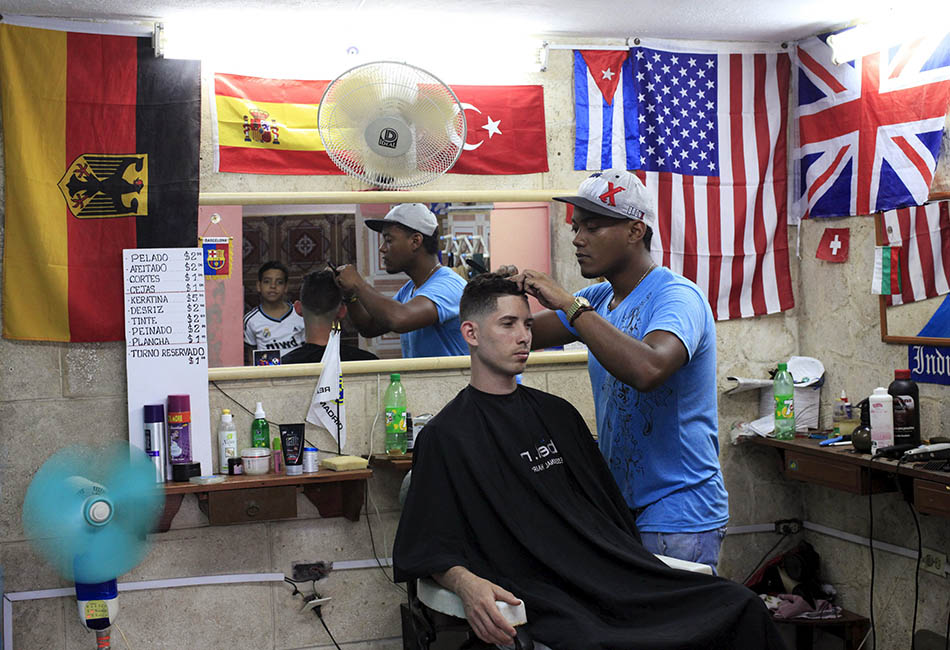 11-2016-03-20T014447Z_601269106_GF10000352354_RTRMADP_3_CUBA-DAILYLIFE