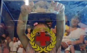 小學(xué)老師的孩子患白血病，女大學(xué)畢業(yè)生辭職回武漢幫忙籌善款