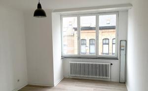 比利時(shí)恐襲嫌犯秘密住所曝光：發(fā)現(xiàn)炸彈、IS旗幟、絕命書