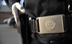 浙江常山縣兩民警執(zhí)法時遭毆打被奪警棍，警告無效后朝天鳴槍