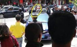 昆明一輛奧迪轎車所有權(quán)引發(fā)30多人械斗，警察連鳴三槍制止
