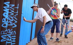 直擊｜美墨隔離墻化作一道天空藍，”消除邊界“仍是藝術(shù)行為