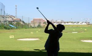 中紀(jì)委機(jī)關(guān)報：打高爾夫球本無對錯之分，錯在違規(guī)兩字