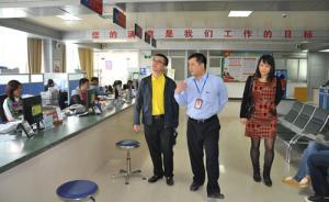 廣東恩平市要求全體黨員上班時間統(tǒng)一佩戴黨徽，亮明黨員身份