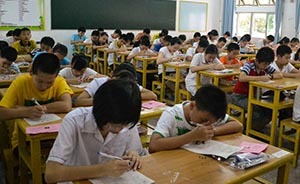 督查組嚴查教育亂收費，中學(xué)校長被降職