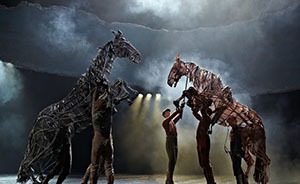 英國最熱門的《戰(zhàn)馬》明年到上海演60場，香港人也想來看戲