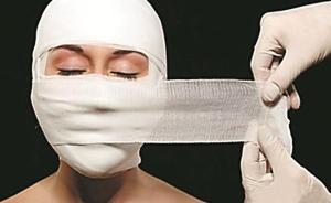 闺蜜三人组团去韩国整容，归国通关时一人因不像照片被“卡”