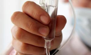 黑診所“輸葡萄糖加維C”致人死亡案開審：病人說啥病就咋治