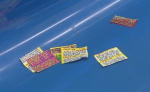 上海地铁打击小广告，1号线早高峰前抓12人其中3人被拘