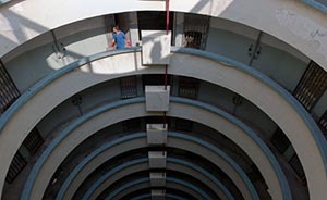 香港屌丝买房路：等不到公屋就更难住居屋