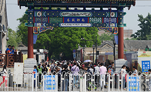 南鑼鼓巷限團(tuán)后游客量仍居高不下：有團(tuán)客裝散客的樣子混進(jìn)來