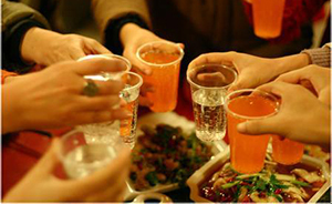 一新生刚入学生会就体验酒桌文化，某社联主席月赴20多饭局