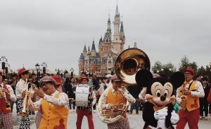 玩轉(zhuǎn)上海迪士尼須知：中途撐傘、用自拍桿可能造成設(shè)施停運(yùn)