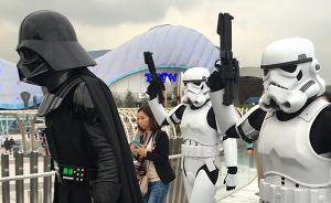 被吓哭还想玩，多名游客反复排队玩上海迪士尼“创极速光轮”