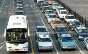 上海公交車為何不夠快？專用道缺位或設(shè)置不合理是首要原因